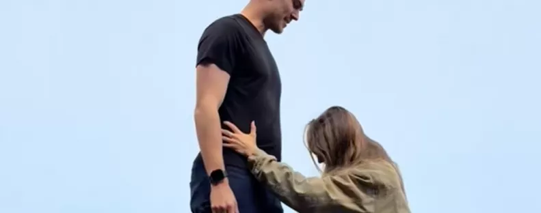 Viccből kérte meg a párja kezét a nő: a férfi reakciójára nem számíthatott - Videó