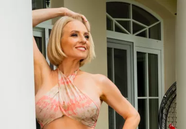 Újabb képek érkeztek: 50 évesen vetkőzött bikinire Marsi Anikó - Fotók