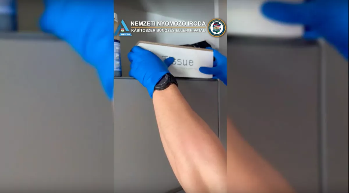 Kivették a papírzsepi tartót a szekrényből a zsaruk: ami ezután történt, az csak rontott a 40 éves abonyi férfi helyzetén - Fotók