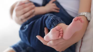 160 ezret sem ért egy baba: a "gyerekgyáros" anya egy idegenek adta el a picit