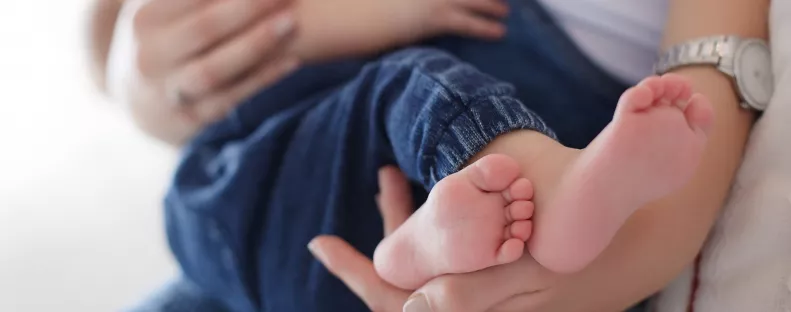 160 ezret sem ért egy baba: a "gyerekgyáros" anya egy idegenek adta el a picit