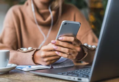 3 súlyos jel, hogy éppen feltöri valaki a telefonodat