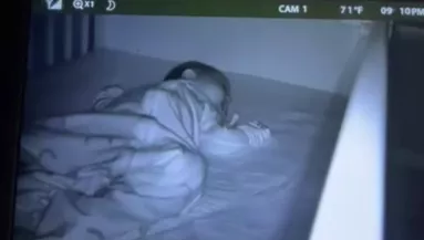 Nem találja az anya a golden retrievert: amikor megnézi a bébi kamerát, elerednek a könnyei - Videó