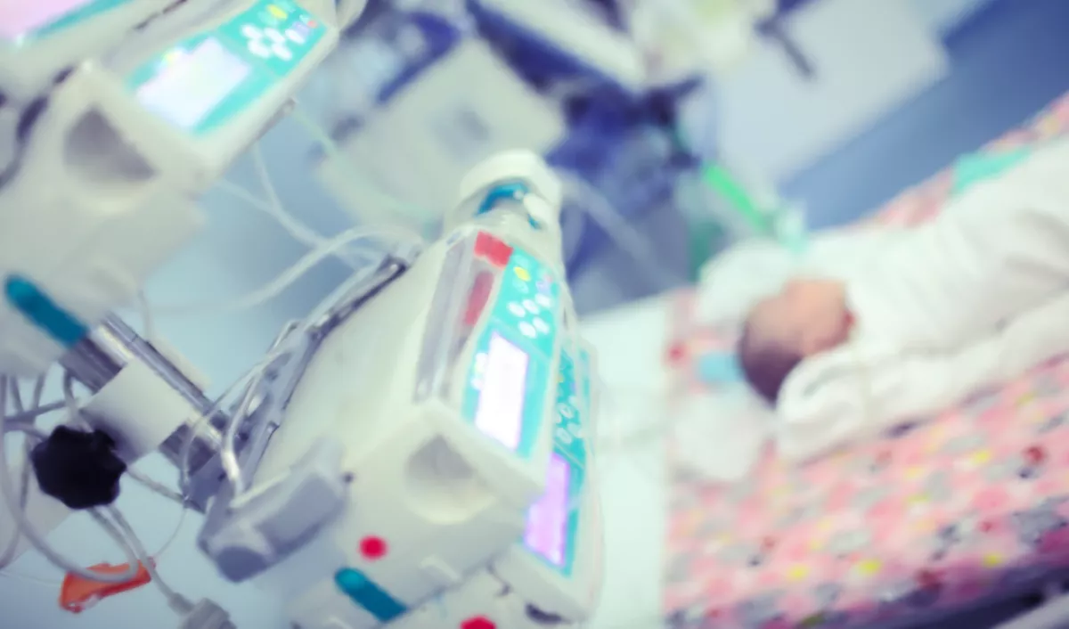 Egy gyerek meghalt, 7 megbetegedett: két hentesüzletet zártak be egy fertőzés miatt