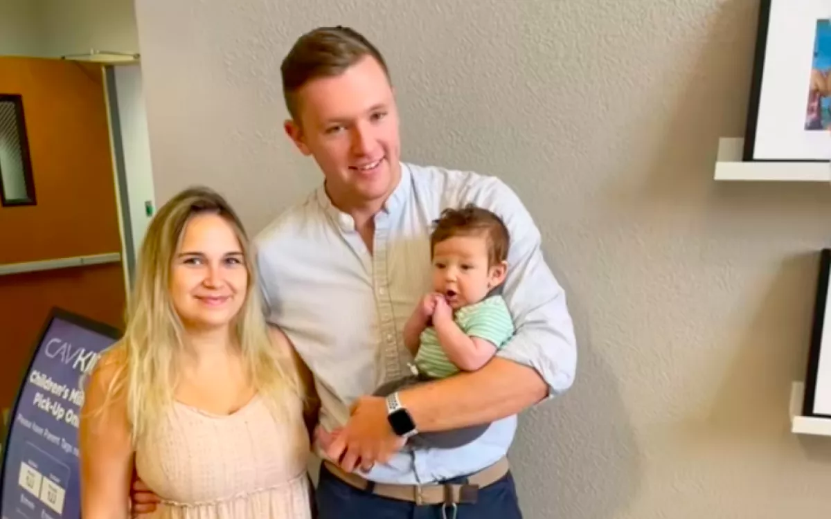 Egy éve halt meg az apja: amit a kisfiú egy esküvőn tesz, könnyekre fakasztja az anyját - Videó