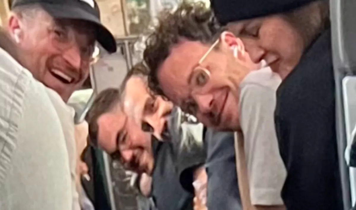 WC-re megy a repülőn a nő: majd rájön, mindenki látta, mit vitt magával - Videó