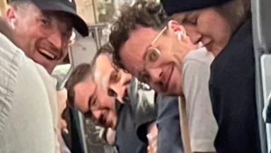 WC-re megy a repülőn a nő: majd rájön, mindenki látta, mit vitt magával - Videó