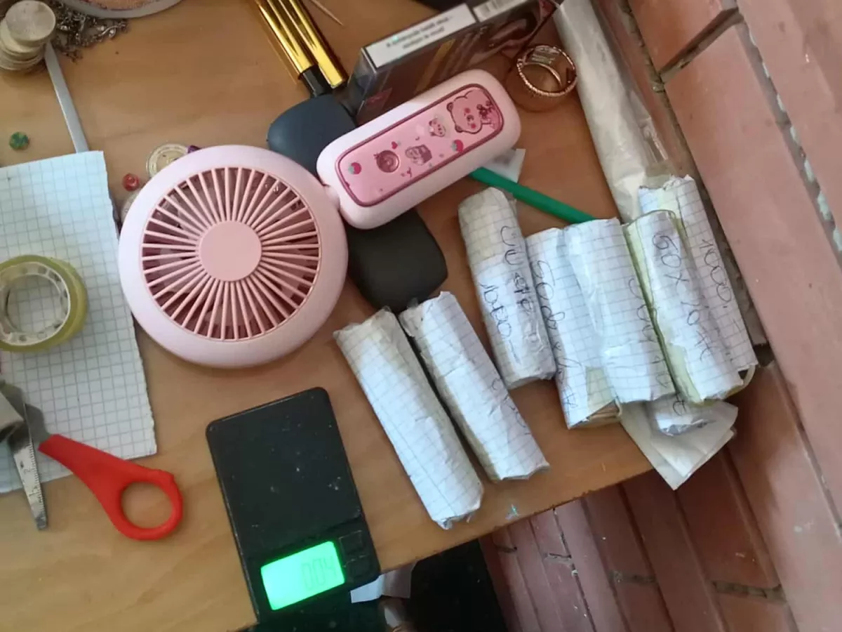 A mérőkanál is bizonyíték: előzetesben egy ladánybenei nő és a 18 éves unokaöccse - Fotók