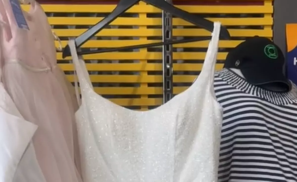 Turkálóban talált menyasszonyi ruhát Emi: az árától leesett az álla - Videó