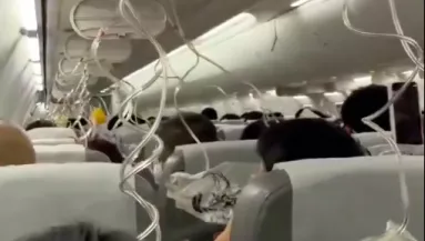 Hatalmas csattanás az utasszállítón: majd 8000 métert zuhant - Egy utas videóra vette