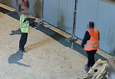 Rászólt a főnőke, hogy ne mobilozzon: amit a férfi ezután tett, azért 15 év börtönt is kaphat - Videó