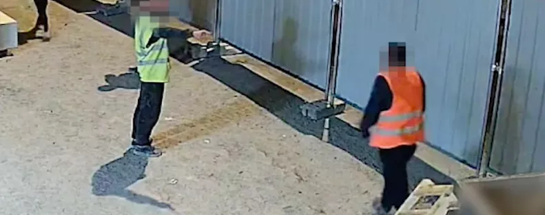 Rászólt a főnőke, hogy ne mobilozzon: amit a férfi ezután tett, azért 15 év börtönt is kaphat - Videó