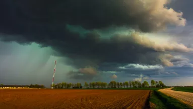 80 km/h-s szél, jég, felhőszakadás: 18 vámegyére adtak ki riasztást, narancssárga is érvényben