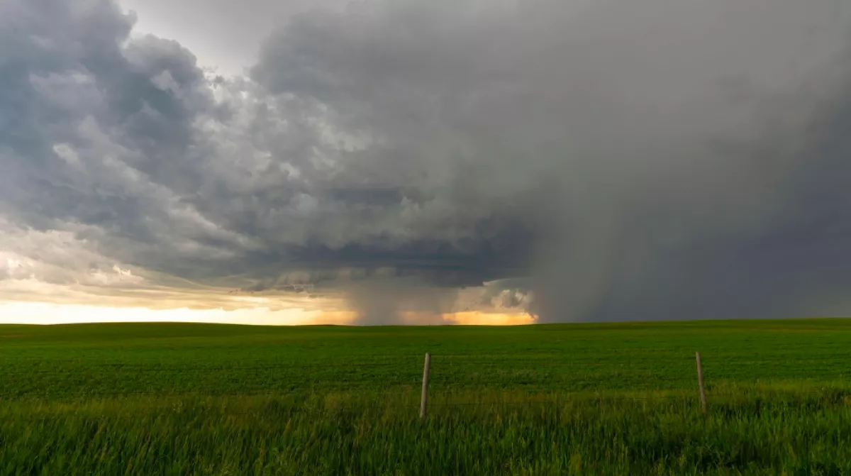 110 km/h-s szél, felhőszakadás, 3 centis jég - narancs riasztás 10 vármegyére