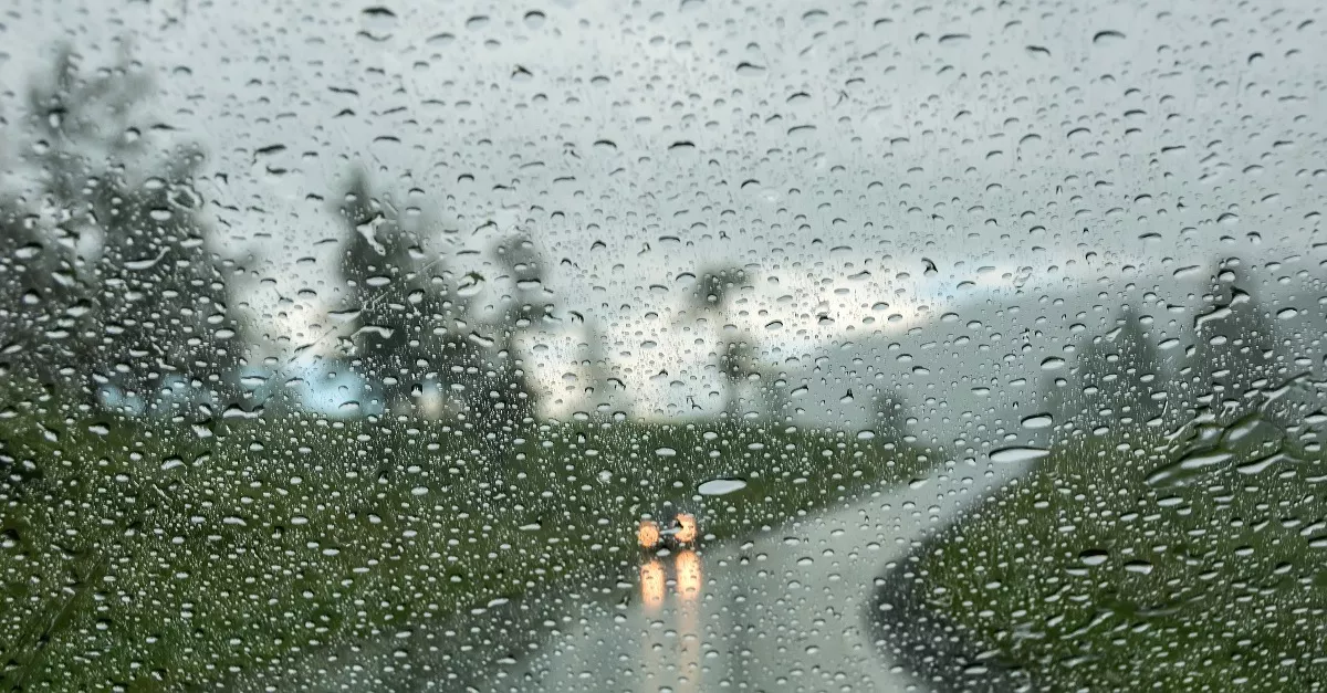 80 km/h-s szél, zivatar, jég: erre a 15 vámegyére frissítették a riasztást