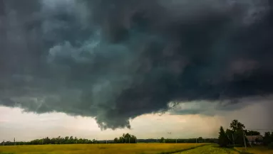 70 km/h-s szél, zivatarok, jég és pokoli meleg: 11 vármegyére frissítették a riasztást