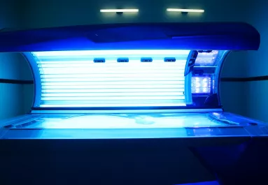 Botrány! Felvételeket is készített a szoláriumban kukkoló férfi - Mutatjuk, hol