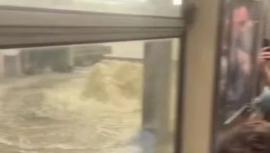 Itt a videó: elöntötte a metrót a víz a szakadó eső miatt - Káosz a tömegközlekedésben