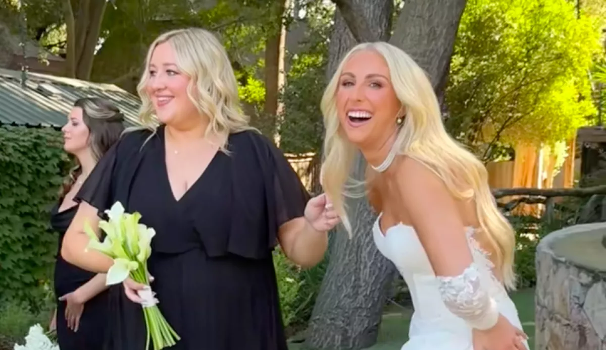 Az esküvői képeket nézi a menyasszony: amit az egyiken észrevesz, attól leesik az álla - Videó