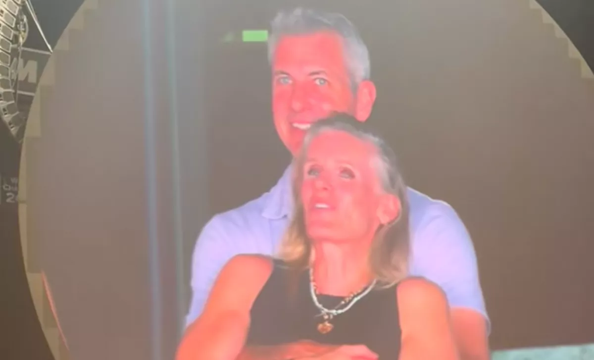 Rajongókat mutattak a kivetítőn a Coldplay koncertjén: piszkos titokra derült fény - Videó