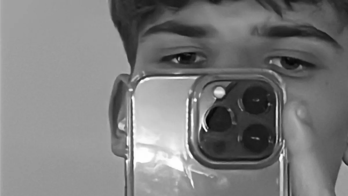 Tragédia az építkezésen: forró aszfalt temetett el egy tinédzsert - Fotó