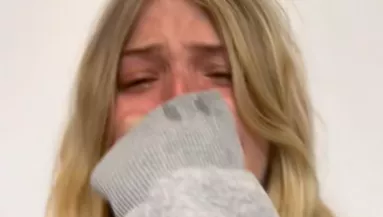 Csizmát vesz a turkálóban a nő: majd élete sokkját éli át - Videó