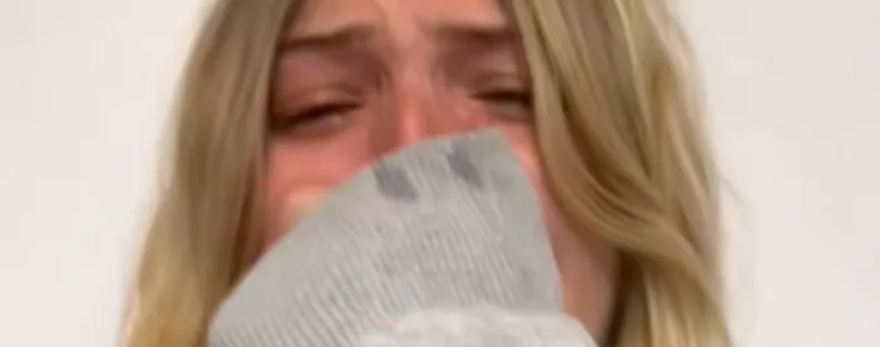 Csizmát vesz a turkálóban a nő: majd élete sokkját éli át - Videó