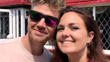 Széfet talál az öreg házban a pár: a tartalmára senki sem számított - Videó