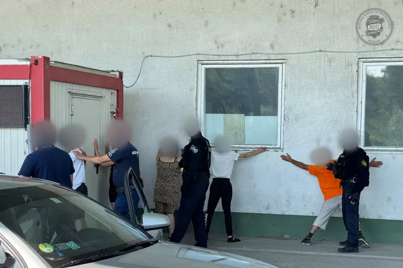 Patrik, bőrönd, krimi, bűnügy, fehérnemű, prostitúció, 