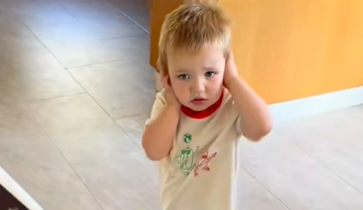 Rájön az anya, mi túl hangos a kisfiának és nem érti többé a világot - Videó