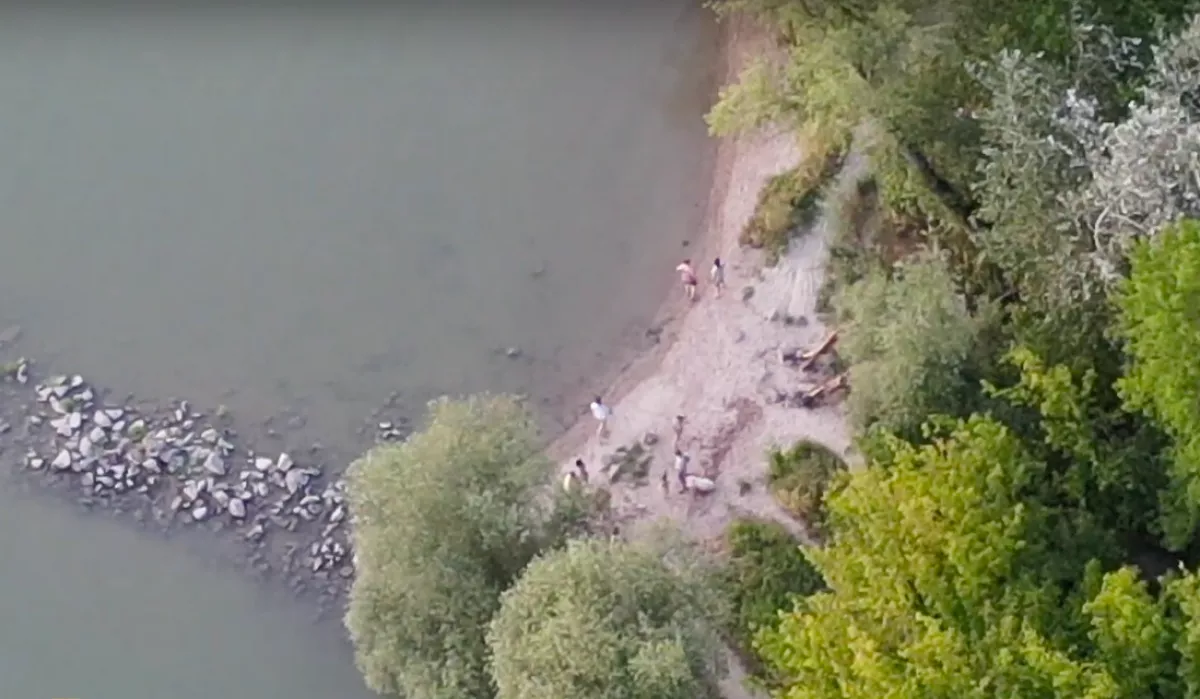 Drónnal lesték meg a zsaruk a gödi Homokszigeten tartott bulit: lecsaptak és volt is okuk rá - Videó