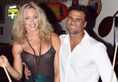 Foga nincs, a keze rohad: friss képenek a hajléktalanná lett szupermodell - Fotók