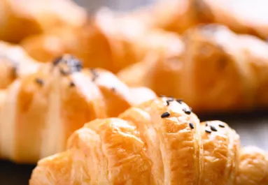 Croissant vett a nő a cukrászdában: amikor meglátott egy tételt a számlán, leesett az álla - Fotó