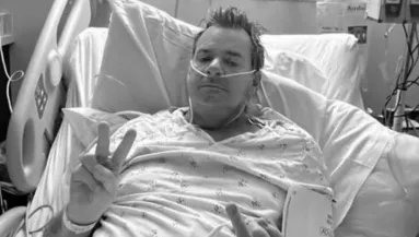 Két hete volt az esküvője - meghalt a népszerű énekes - Fotók