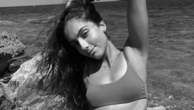 Este még a pályán volt: egy medence alján találták holtan a bulin a 20 éves röplabdázónőt - Fotók