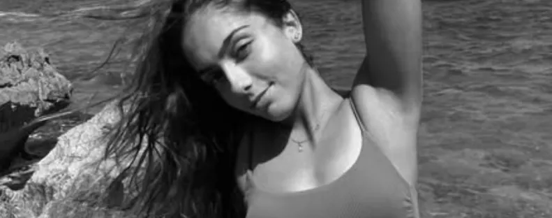 Este még a pályán volt: egy medence alján találták holtan a bulin a 20 éves röplabdázónőt - Fotók