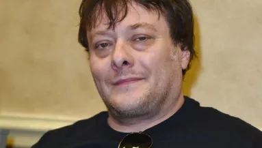 34 éve az összes tinilány bele volt zúgva, ma senki nem ismeri fel ezt a férfit - Fotók