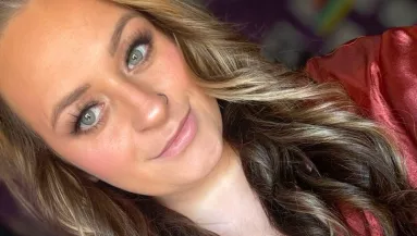 Belenyúlt a zakó zsebébe a nő a turkálóban: és nem hitt a szemének - Videó