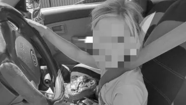 Hiába jelezték a gyámügynek: megkínozva, lábkörmök nélkül találtak egy 10 éves kislányra - Fotók