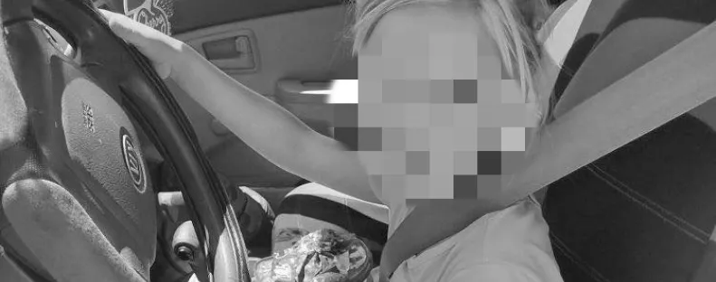 Hiába jelezték a gyámügynek: megkínozva, lábkörmök nélkül találtak egy 10 éves kislányra - Fotók