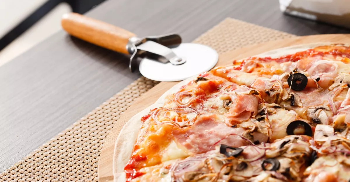 Paradicsom nélkül kérte a pizzát az olimpikon: "szégyenletes", amit a számlán észrevett - Fotó