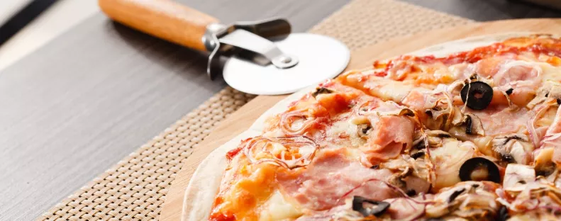 Paradicsom nélkül kérte a pizzát az olimpikon: "szégyenletes", amit a számlán észrevett - Fotó