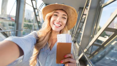 Megdöbbentő az ok: Ezért kell mindig szelfit csinálnod a repülőtéren!