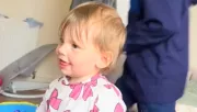 4 órát várt a kislányával a sürgősségin az apa: ami ezutánt történt, lenyűgözi - Videó