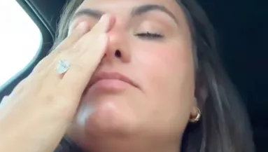 Sokkot kap Melinda, amikor meglátja, mit tett az apja az esküvő előtt - Videó