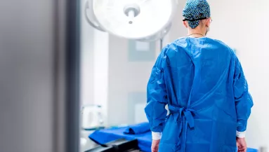 Genny folyik a férfi melleiből és erős fájdalmai vannak: a röntgen feltárja a sokkoló igazságot - Fotók