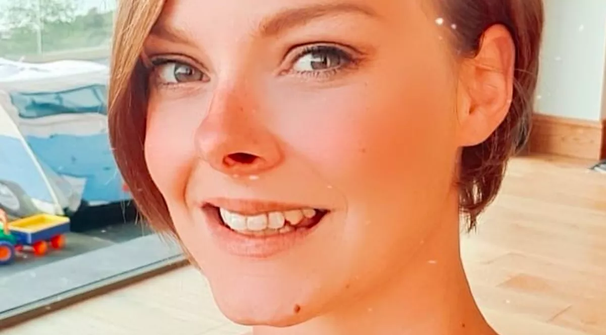 Üzenetet talált lánya vintage ruhájában az anya: ami rajta állt, attól ellált a szava -  Videó