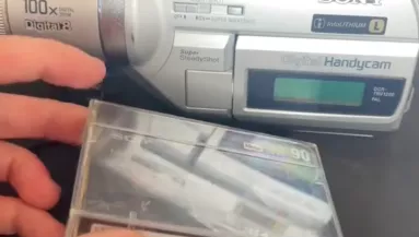 Régi kamerát is kazettákat vett a férfi: nem hiszi el, mit talált az egyiken - Videó