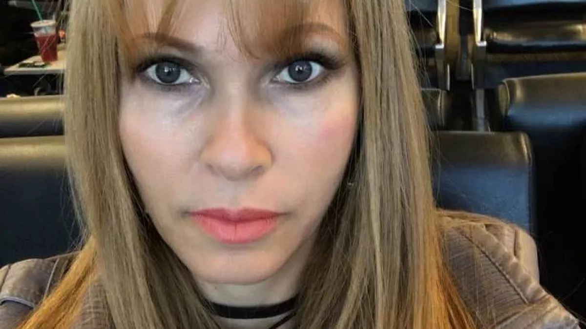 Járni, beszélni sem tud: a fenékplasztika tette tönkre ennek a nőnek az életét - Fotók