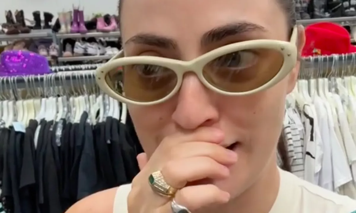 Leesett a nő álla, amikor meglátta ezt a ruhát a turkálóban: aztán a helyzet még jobb lett - Videó